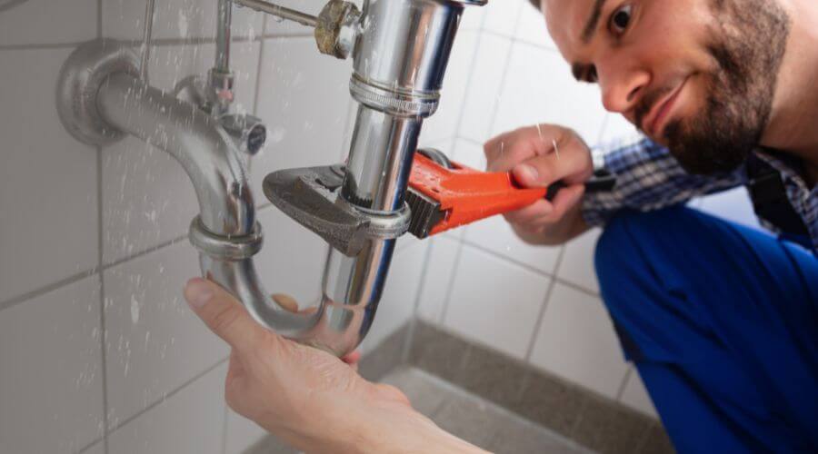 Expert burst pipe repair services in Lu Verne, IA